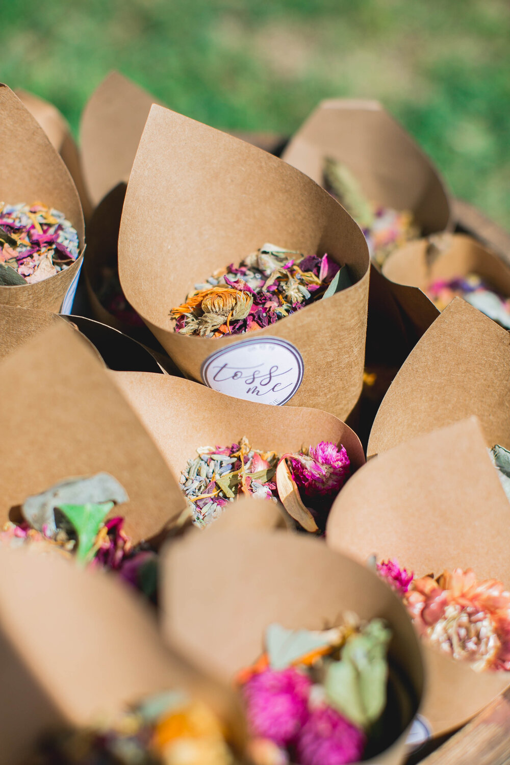 sustainable wedding confetti